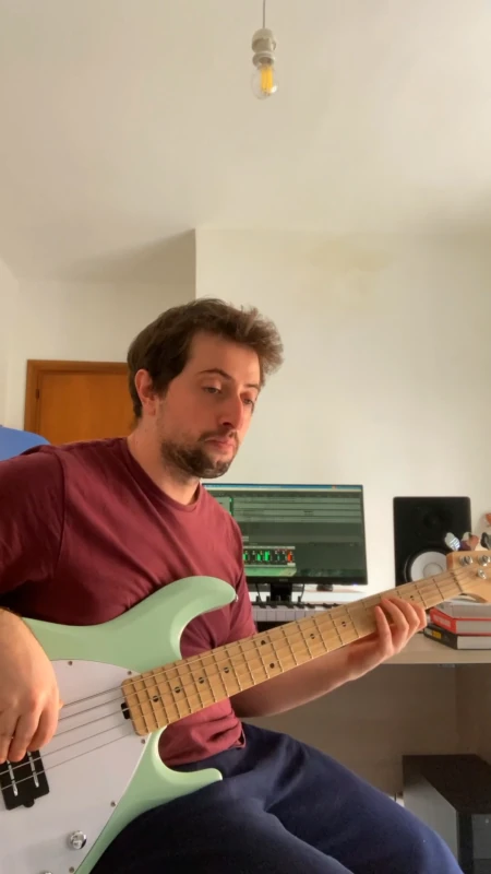 Demo video thumbnail - Stefano D'Angelo playing bass